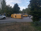 В Волжском перевернулась маршрутка с людьми