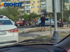 Две иномарки разворотило после ДТП у волжской школы