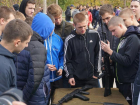 Молодым людям из Волжского показали, как разбирать и собирать оружие