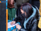 В Волжском снова собирают подписи против закона о введении QR-кодов: видео