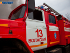 В Волжском пожарные потушили возгорание в заброшенном здании