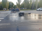 Мотоциклист с пассажиром едва не разбились в Волжском