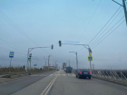 На переходе у шлюзов установили светофор и заборы после смертельной аварии