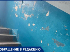 В Волжском жители МКД вынуждены сами мыть подъезды: УК на жалобы не реагирует