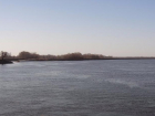 Берег реки Ахтубы в Волжском защитят от самостроев и загрязнения