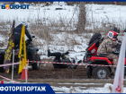 Лед и снег растопили горячие спортсмены: фоторепортаж с мотокросса в Волжском 