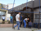 Приставы приступили к сносу кафе Terrassa в Волжском
