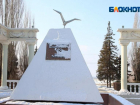 Вандалы в Волжском коллекционируют чаек с памятника первостроителям