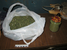 У Волгоградского бомбилы под кроватью хранилось более двух килограммов марихуаны 