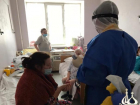 В Волжском причащают ковидных больных: иеромонах посетил госпиталь