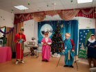 Воспитанники центра "Надежда" в Волжском получили сладкие подарки от служителей церкви