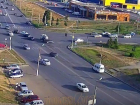Лихач на ВАЗе "в заносе" зацепил движущийся впереди грузовик в Волжском