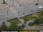 Самокатчики сбили женщину в Волжском: видео