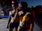 Странных парней в сексуальных женских купальниках заметили на улицах Волжского