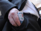 Глава Волгоградской области урезал зарплату себе и своим замам на 10%