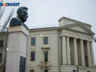 Какие секреты скрывает памятник Логинову в Волжском: чего о нем не знают местные