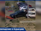 Автомобиль заехал на детскую площадку под Волжским: видео
