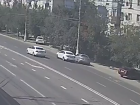 «Влетел» в столб и врезался в другое авто в Волгограде: жуткое ДТП попало на видео