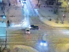 Авария на заснеженном перекрестке в Волжском попала на видео