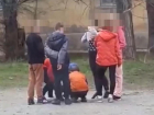 Волжане стали свидетелями недетского развлечения во дворе 