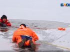 Как спасти утопающего на льду показали спасатели в Волжском: видео