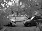 Группа подростков режет шины машинам в Волжском