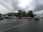 Грузовик врезался в маршрутку в Волгограде: пострадали два человека