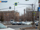 В Волжском обновили список дворов, где снесут огражденные парковки
