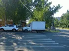 «Не обойти, не объехать»: волжанка пожаловалась на машины, перекрывающие переход возле вокзала