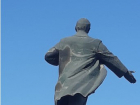 Грязный Ленин смущает своим внешним видом волжан