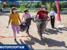 В Волжском провели кросс по сбору мусора на озере: фоторепортаж