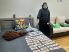 В Волгограде задержание соучастницы телефонных мошенников попало на видео