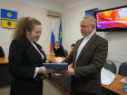 Мэр Волжского наградил советников директоров
