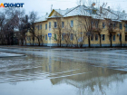 Устраняются последствия ливня: коммунальщики борются с потопом на улицах Волжского