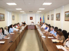 Помощникам волжских депутатов урезали зарплату ради миллионной выгоды 