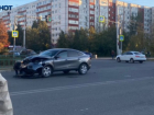 В Волжском на перекрестке в новой части города произошло страшное ДТП: видео