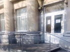 Аварийный вход в здание МФЦ привели в порядок в Волжском