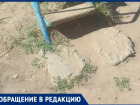 Песком посыпали опасную детскую площадку в Волжском: как жителям приходится бороться за инфраструктуру 