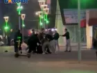 «На одонго меньше станет»: в Волжском охрана ТРЦ проигнорировала жестокую массовую драку 