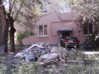 После капитального ремонта, управленцы на три года оставили строительный мусор у окон жилого дома в Волжском