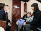 Андрей Бочаров посетил беженцев в Волжском