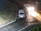 В Волжском забавы неизвестных привели к повреждению чужого авто: видео