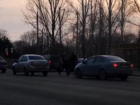 Левый - коронный, правый - похоронный: драка автомобилистов в Волжском попала на видео