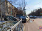15-летний подросток пострадал в аварии на квадратном кольце в Волжском: видео