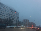 Пожарные спасают людей: квартира полыхает в многоэтажке Волжского