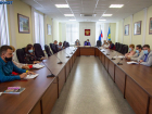 Выдать наличку вместо питания в школах и поставить памятник: что обсудили на заседании депутатов в Волжском