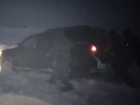 В Волгоградской области водитель на внедорожнике попал в снежный плен 