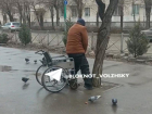 Чудесное исцеление по зову природы: в Волжском мужчина на коляске справил нужду на центральной аллее 