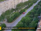В Волжском водитель «BMW» 5 раз пролетел на красный и врезался в дерево: видео