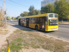 Пассажиру автобуса зажало руку при закрытии двери в Волжском